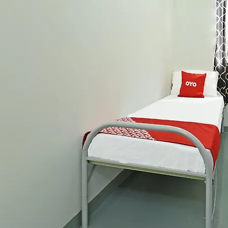 Spot On 90500 Sri Rampai Metro Hostel